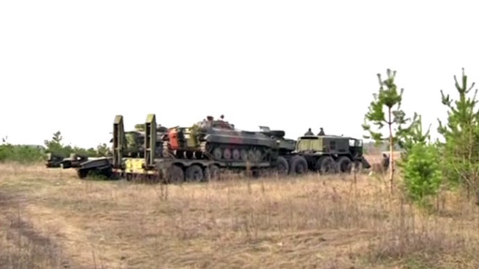 Defensive blockade: Activists stop Kiev’s military trucks heading to Russian border