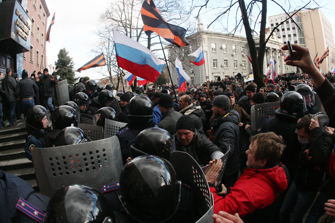 Pro-Russian activists hold Russian flags and flags with the colours of the ribbon of Saint George, a Russian military decoration, as they storm the prosecutor's office in the eastern Ukrainian city of Donetsk on March 16, 2014 (AFP Photo / Alexander Khudoteply)