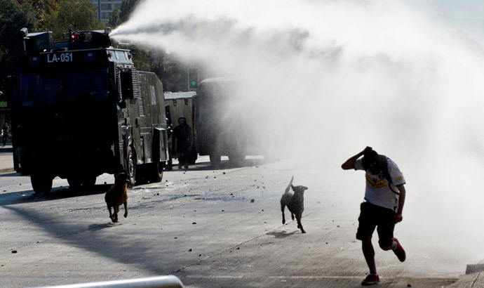A water cannon disperses demonstrators during a protest to demand free and good quality education and a call for a Constituent Assembly, in Santiago, on March 22, 2014. (AFP Photo / Martin Bernetti)