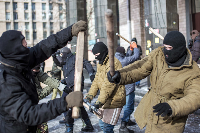 Training in hand combat among opposition fighters from the nationalist organization "Right sector" in a camp on Independence Square in Kiev. (RIA Novosti/Andrey Stenin)
