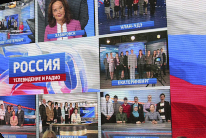A wall of screens in the studio of TV channel "Rossiya" (Reuters / Mikhail Klimentyev)