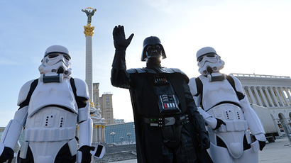 Darth Vader battles babushkas at Ukraine polling station… no light sabers used (VIDEO)