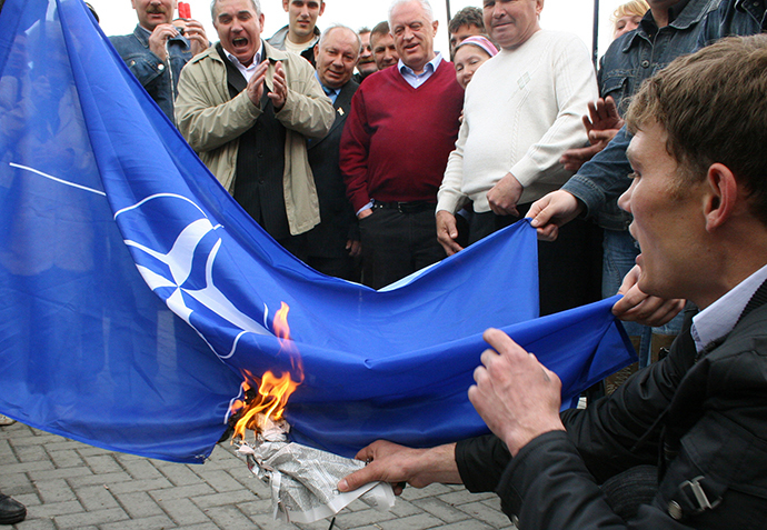 Activists from the Russian block in Crimea burn a NATO flag in Simferopol May 29, 2008. (Reuters)