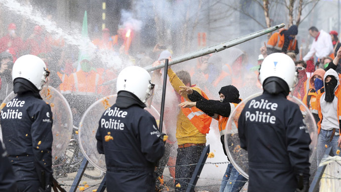 Brussels: Police disperse protesters with tear gas, water cannon (PHOTOS, VIDEO)