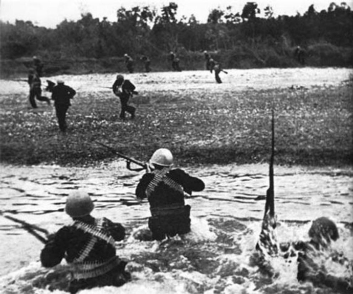 Soviet troops land at the Kerch peninsula (Photo from http://gorodkerch.com)