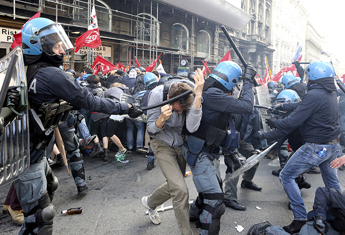 Demonstrators fight with policemen during a protest in downtown Rome April 12, 2014. (Reuters / Alessandro Bianchi)