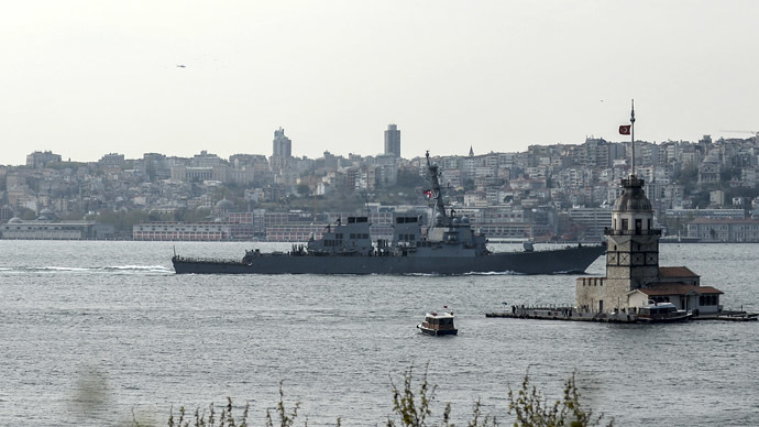 US warship, USS Donald Cook, sails through the Bosporus in Istanbul, Turkey, on April 10, 2014, en route to the Black Sea. (AFP Photo/Bulent Kilic)