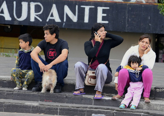 People remain on the streets after a strong earthquake rattled Mexico City on April 18 , 2014. (AFP Photo / Alfredo Estrella)
