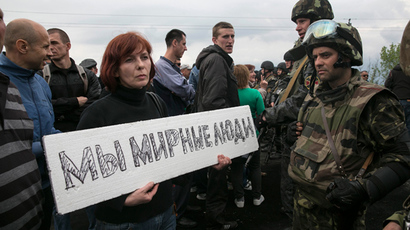 ‘Go back to Kiev, fascists!’: Outraged locals chase off Ukrainian troops (VIDEO)