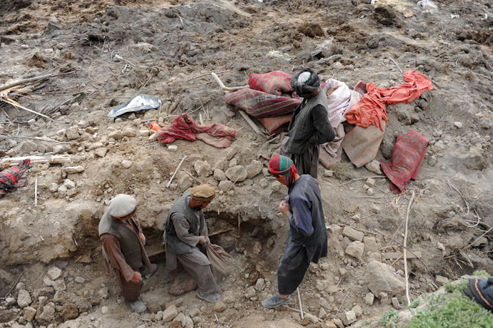 Afghan rescuers search for survivors trapped under the mud in Argo district of Badakhshan province on May 3, 2014 after a massive landslide May 2 buried a village. (AFP Photo/Farshad Usyan)