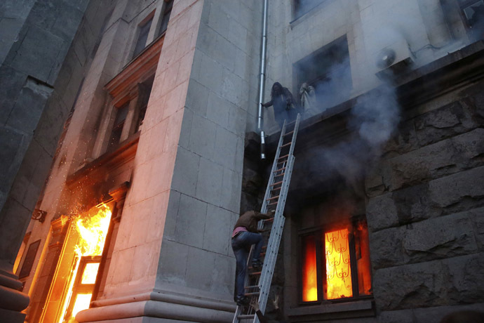 People wait to be rescued on the second storey's ledge during a fire at the trade union building in Odessa May 2, 2014. (Reuters/Yevgeny Volokin)