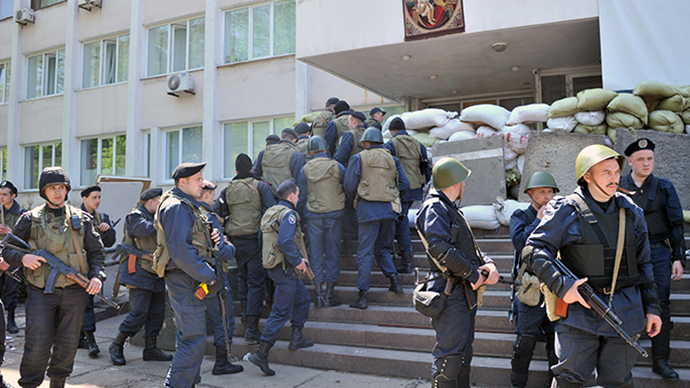 Kiev retakes Mariupol city hall after overnight clashes
