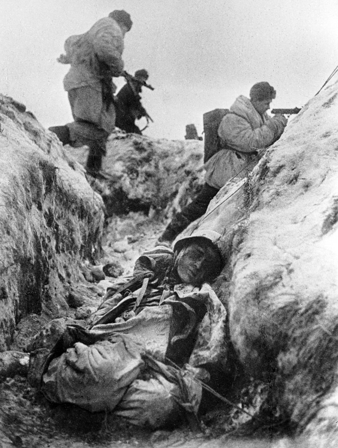 Soviet troops in a battle for Leningrad, 01.11.1941. Photo by Vsevolod Tarasevich. (RIA Novosti)