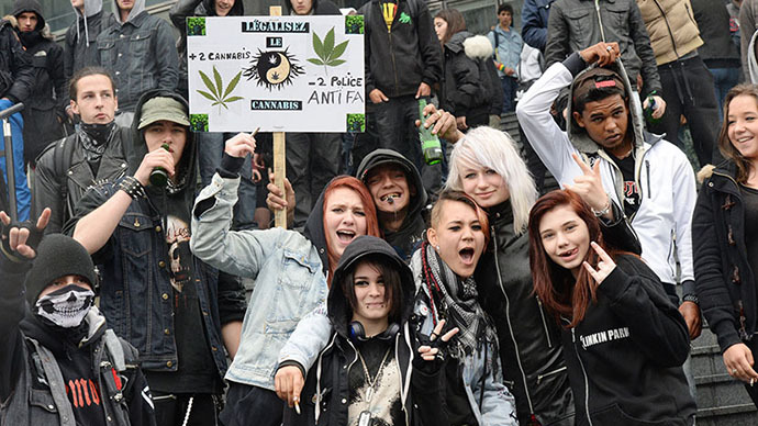 Hundreds march across France to legalize cannabis (PHOTOS)