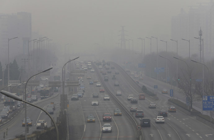 Cars drive on the second ring road amid the heavy haze in Beijing February 21, 2014. (Reuters/Jason Lee)