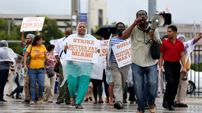 People join in a fast food workers protest on May 15, 2014 in Miami, Florida. (AFP Photo / Getty Images / Joe Raedle)