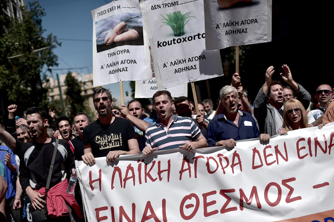 Farmers' market producers and vendors of the common open air markets prevalent across Greece shout slogans as they protest against liberal reforms in central Athens on May 2, 2014. (AFP Photo / Aris Messinis) 