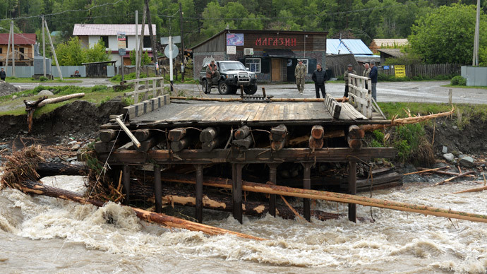 Hundreds evacuated as heavy floods sweep across Russia’s Siberia (PHOTOS)