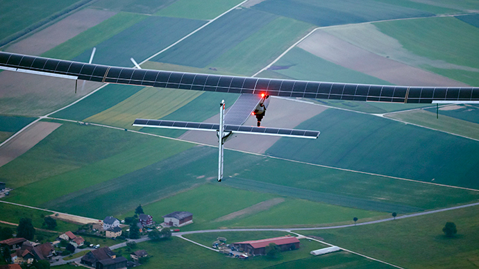 Solar-powered aircraft makes inaugural flight (VIDEO)