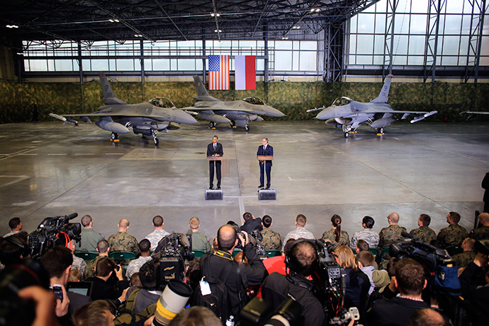 With F-16 fighters in the background, U.S. President Barack Obama makes remarks next to Poland's President Bronislaw Komorowski (R) at a military airport near Warsaw June 3, 2014 (Reuters / Jacek Marczewski)