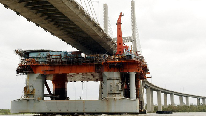 An oil rig that broke loose during Hurricane Katrina 29 August 2005 (AFP Photo / Stan Honda)