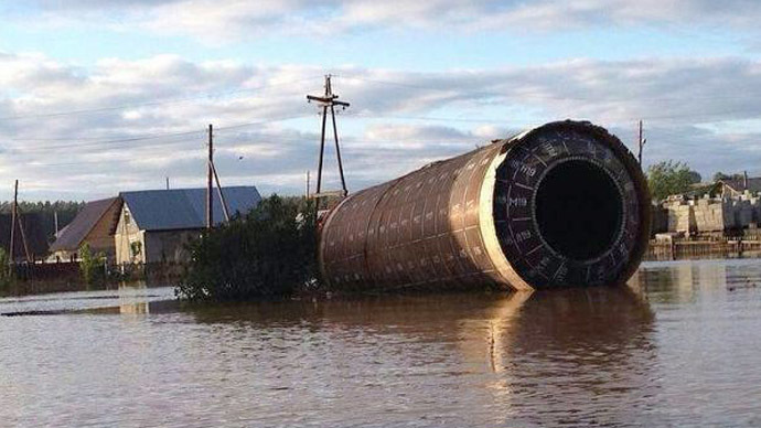 'Ballistic missile' floats into flooded Russian village (VIDEO)