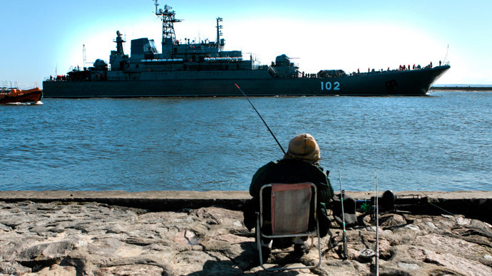 Russian army amphibious ship RFS Kaliningrad approaches the dock (Reuters / Agencja Gazeta)