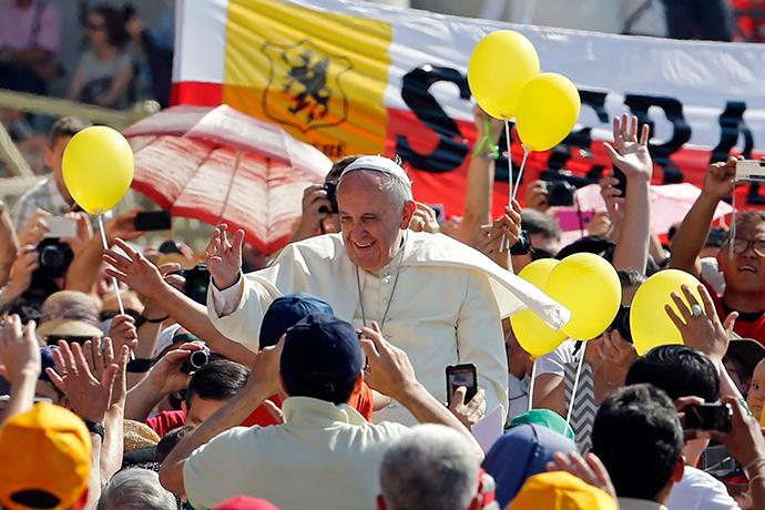 Pope Francis waves as he arrives to lead his weekly general audience at St. Peter's Square at the Vatican June 11, 2014 (Reuters / Giampiero Sposito)