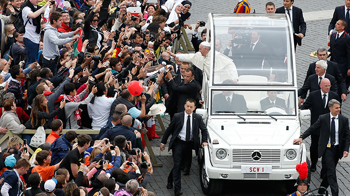 ‘Sardine can:’ Popemobile out of favor with Pope Francis