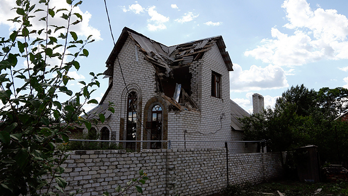 A house damaged by fighting between Ukrainian and anti-government forces is seen in the eastern Ukranian city of Slaviansk June 16, 2014 (RIA Novosti / Shamil Zhumatov)
