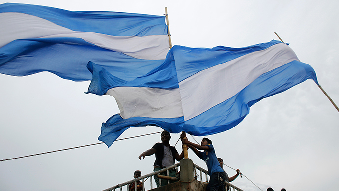 Argentina sounds alarm, says close to 'technical default'