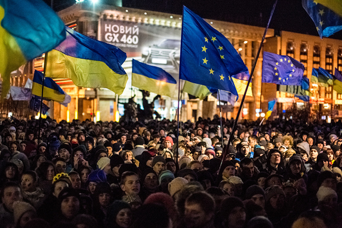 Participants in a rally protesting the suspension of an integration agreement between Ukraine and the European Union in Kiev on the night of November 27 (RIA Novosti / Andrey Stenin)