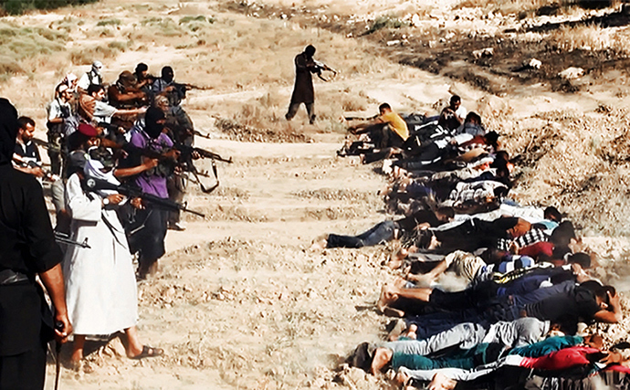 A file image uploaded on June 14, 2014 on the jihadist website Welayat Salahuddin allegedly shows militants of the Islamic State of Iraq and the Levant (ISIL) executing dozens of captured Iraqi security forces members at an unknown location in the Salaheddin province (AFP Photo / HO)