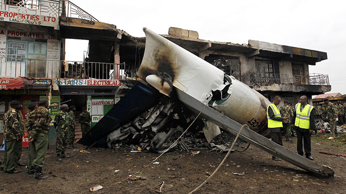 Security personnel secure the scene where a cargo plane crashed into a commercial building at the Utawala estate on the outskirts of Kenya's capital Nairobi, July 2, 2014. (Reuters / Thomas Mukoya)