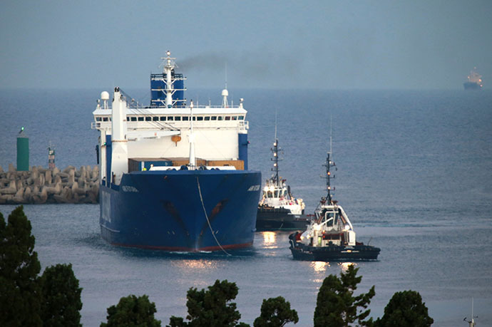 Danish ship Ark Futura arrives in the port of Gioia Tauro, southern Italy, on July 2, 2014 for the transfer of chemical weapons from Syria to be destroyed. (AFP Photo / Mario Tosti)