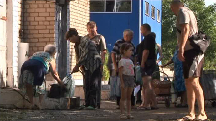local residents in Lugansk (screenshot from RT)