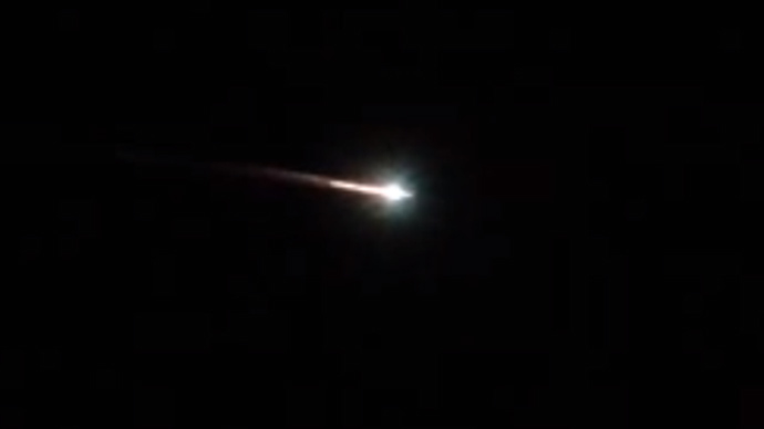 Mystery 'meteor' burning over Australian sky baffles eyewitnesses (VIDEO)