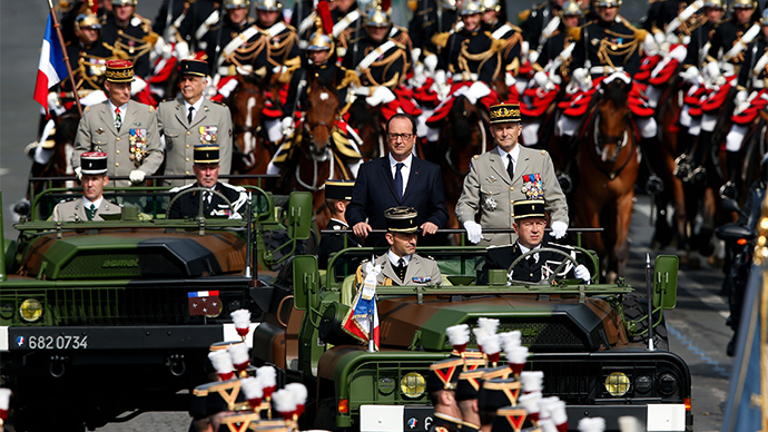 ​Hollande booed at French Bastille Day parade (VIDEO)