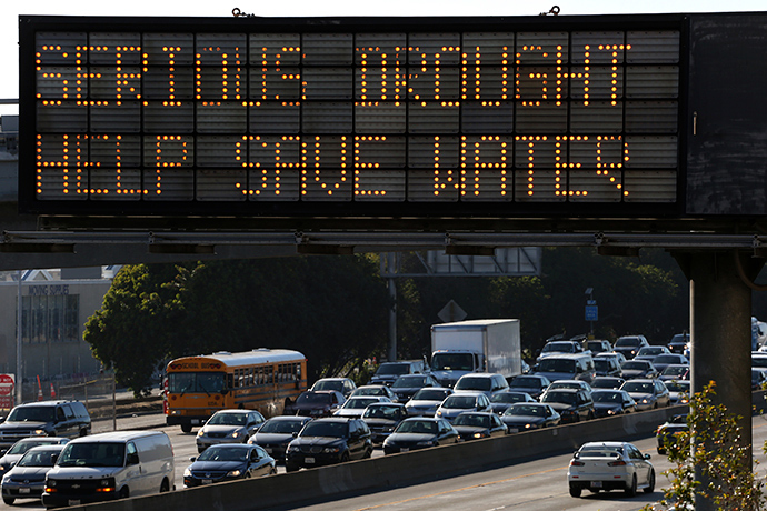 A Caltrans information sign urges drivers to save water due to the California drought emergency in Los Angeles, California (Reuters / Jonathan Alcorn)
