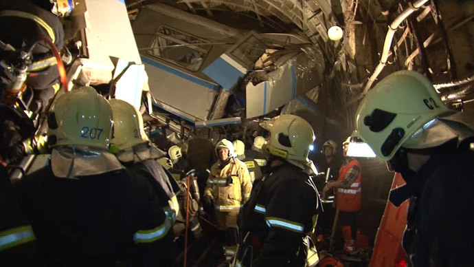 Officers of the Russian Ministry for Civil Defense, Emergencies and Disaster Relief work near metro train railcar that was derailed between the Park Pobedy (Victory Park) and Slavyansky Boulevard stations. (RIA Novosti)
