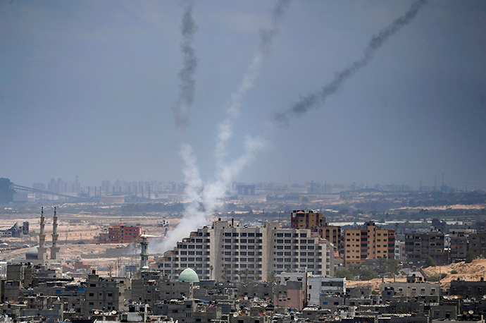 Smoke from rockets fired from Gaza City are seen after being launched toward Israel, on July 15, 2014 (AFP Photo / Thomas Coex)