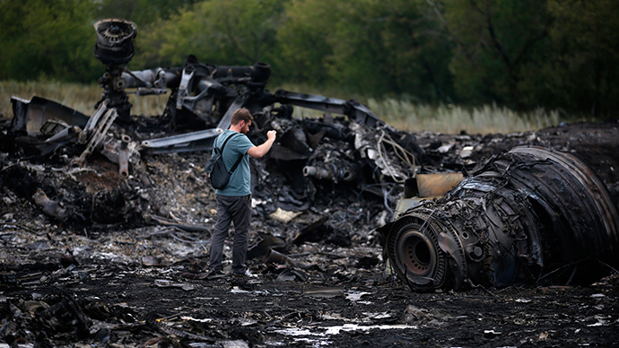 A journalist takes photographs at the site of Thursday's Malaysia Airlines Boeing 777 plane crash near the settlement of Grabovo, in the Donetsk region July 18, 2014 (Reuters / Maxim Zmeyev)