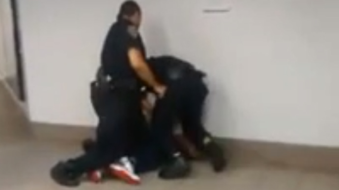 NYPD cops use illegal chokehold on suspected subway farebeater (VIDEO)