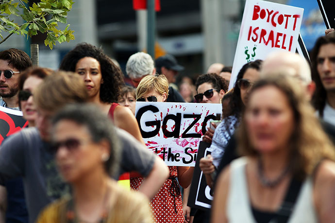 Demonstrators in lower Manhattan protest against Israel's recent military campaign in Gaza on July 24, 2014 in New York City. (AFP Photo / Getty Images / Spencer Platt)