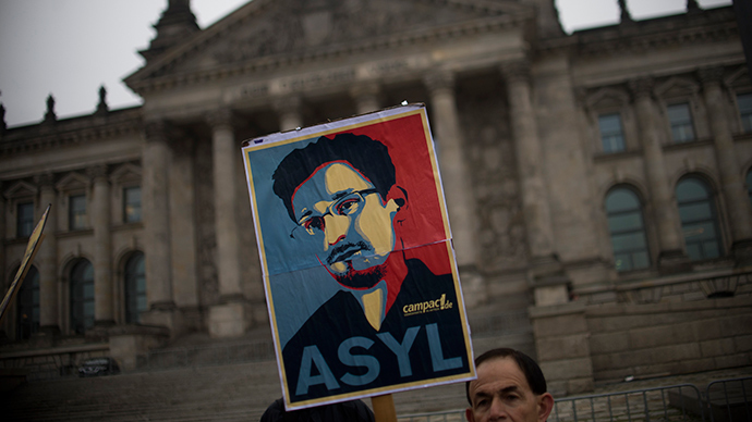 German minister's 'give up' advice to Snowden stirs opposition ire