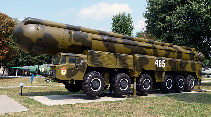 Soviet medium-range mobile RSD-10 Pioneer (SS-20) missile system (Image from wikipedia.org)