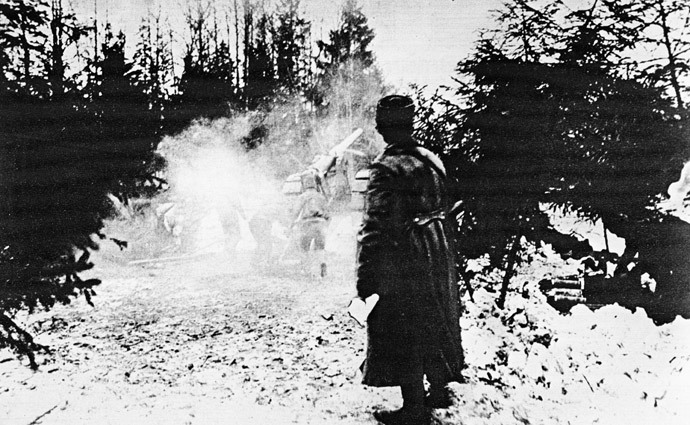 Russian artillery firing at the enemy lines during the Lake Naroch Offensive in March 1916, World War I (1914-1918). Image reproduced from a photograph. National History Museum. (RIA Novosti / Yuri Kaplun)