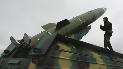 ​Dangerous drive: Missile narrowly misses car on road near Donetsk (PHOTO, VIDEO)