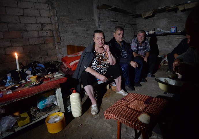 Residents of Shakhtyorsk in the basement of an apartment house during an artillery shelling by the Ukrainian army. (RIA Novosti / Mikhail Voskresenskiy)