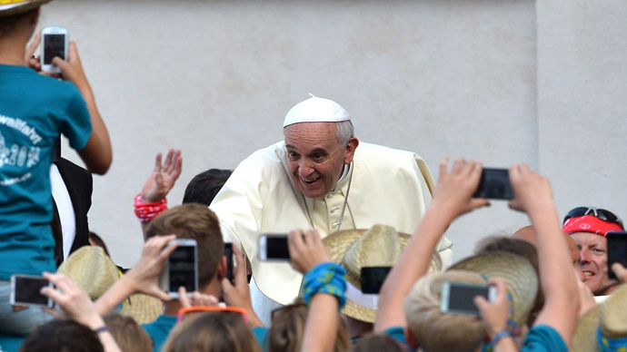 Stop wasting your life on smartphones, web - Pope Francis